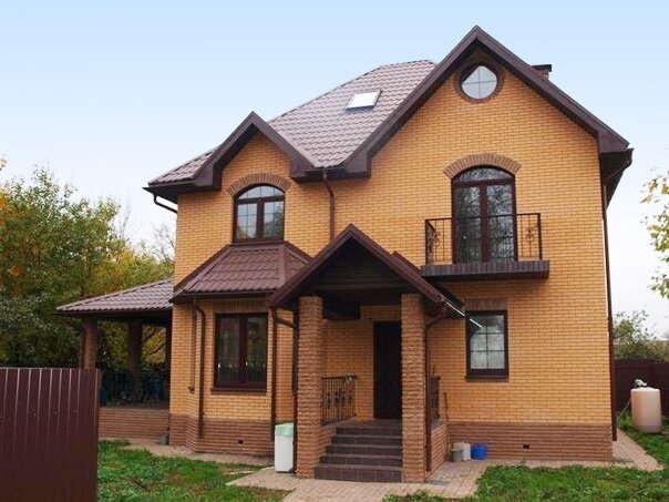 Дом из кирпича с мансардой в Ростове-на-Дону